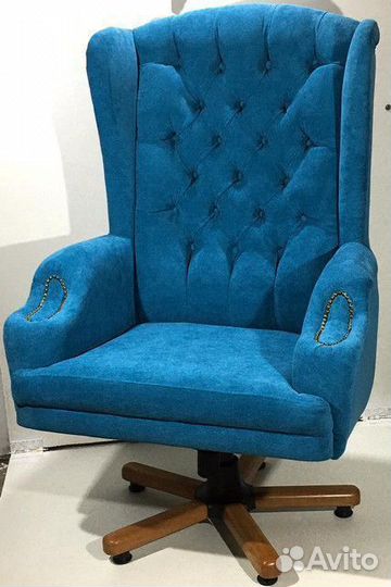 Офисное кресло в кабинет