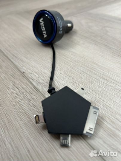 Автомобильная зарядка LADA Vesta