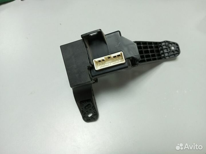 Блок предохранителей LC 200 / LX450d, LX570