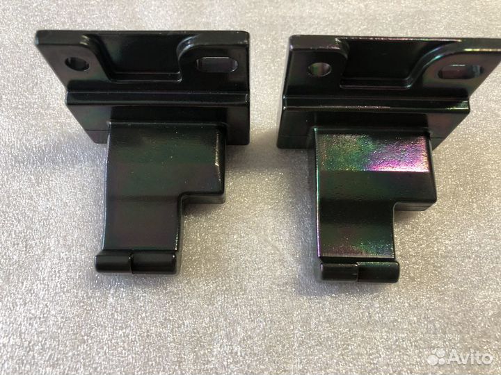 Кронштейн шторки пр toyota Avensis T250 2003-2009