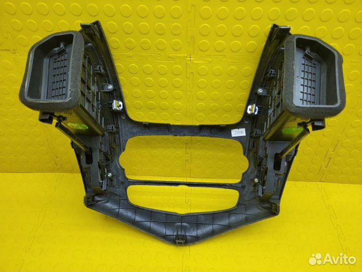 Накладка торпедо,Рамка медиа системы.Рамка