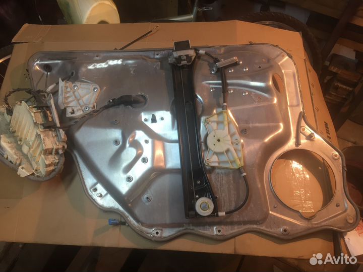 Стеклоподъемник задней правой двери Mercedes-Benz