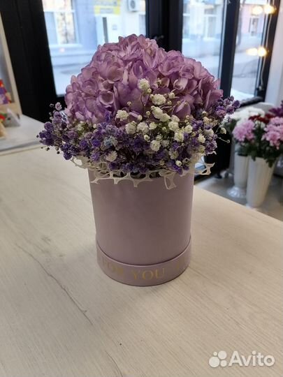 Цветочная композиция из живых цветов