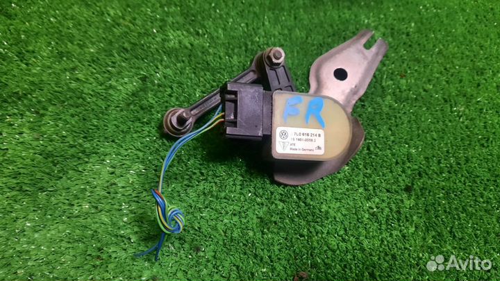 Датчик положения кузова передний правый Volkswagen