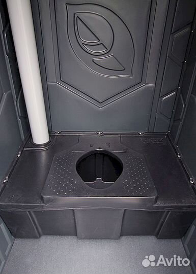 Туалетная кабинка для уличного загородного использования