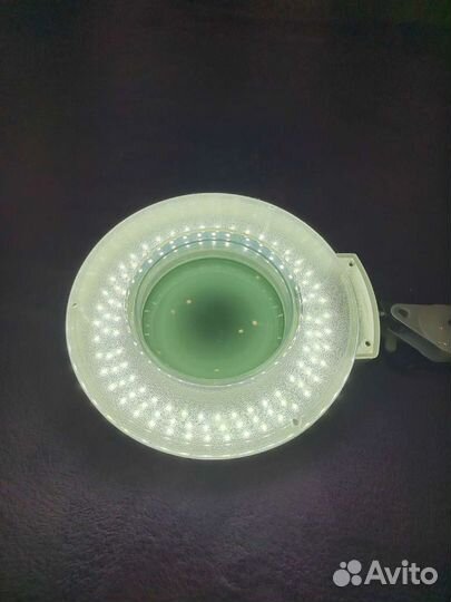 Кольцевая лампа-лупа с подсветкой и креплением