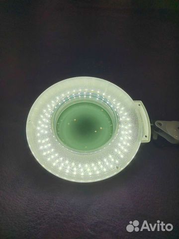 Кольцевая лампа-лупа с подсветкой и креплением