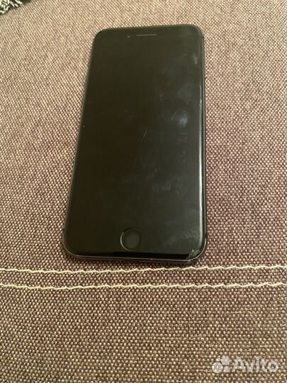 Телефон iPhone 8