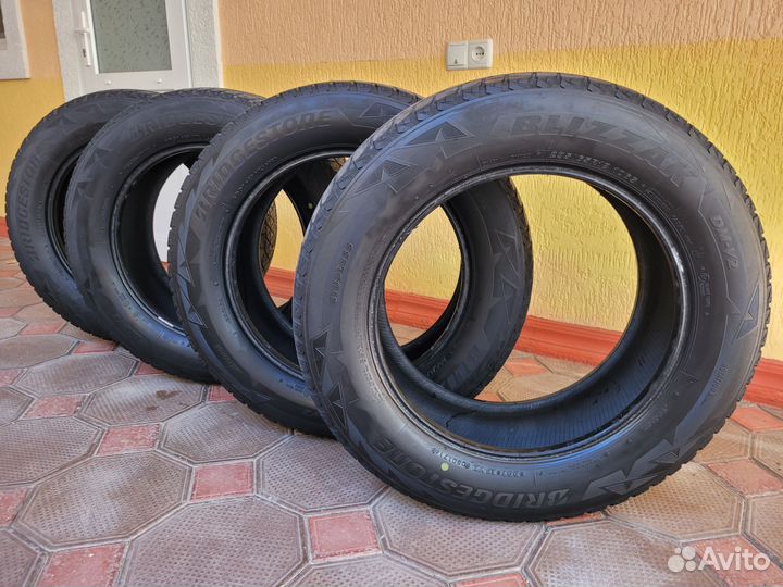 Bridgestone Blizzak DM-V2 235/65 R18