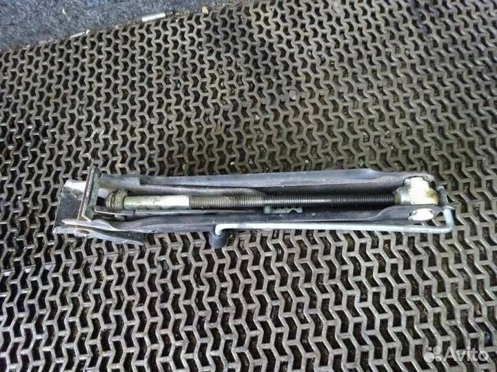 Домкрат Volkswagen Multivan T5 2004 7H0011031D