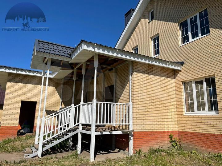 Коттедж 289 м² на участке 15 сот.