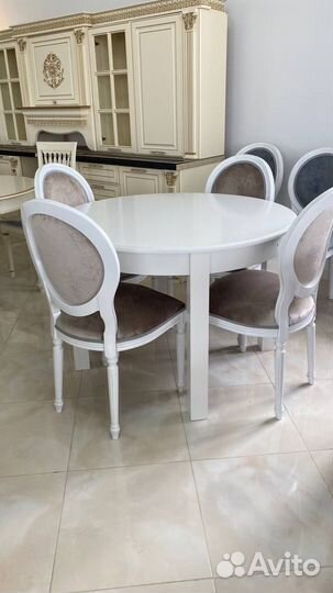 Стол со стульями
