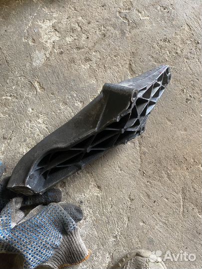 Кронштейн крепления двигателя bmw e46 m43b19