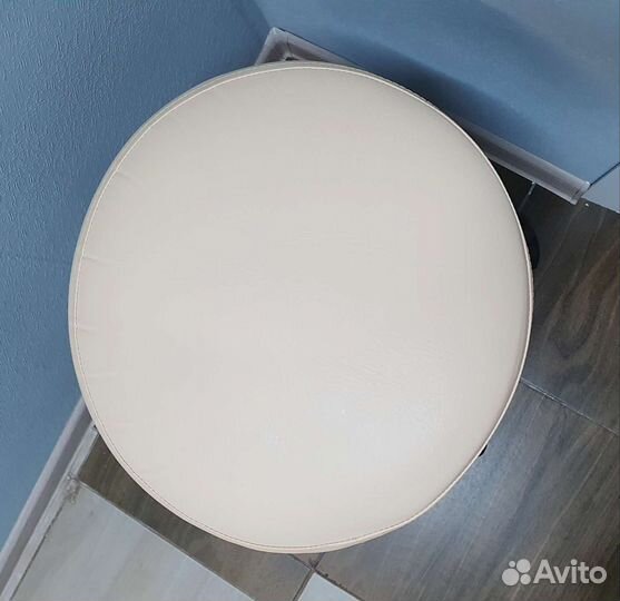 Стул на колесиках