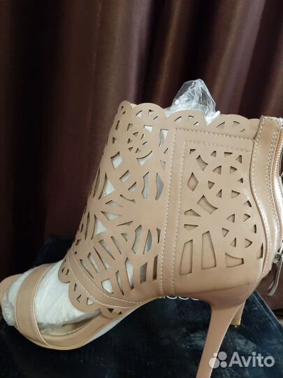 Новые босоножки