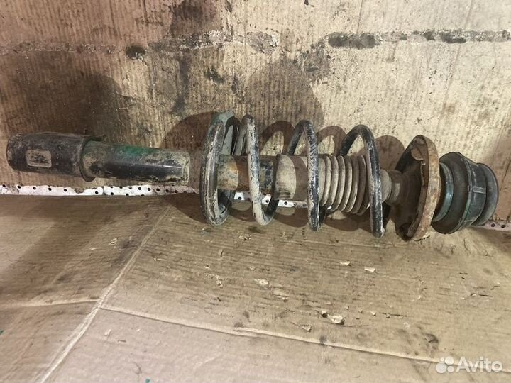 Стойка амортизатора переднего левого Renault Logan