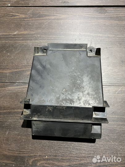 Пластик акб для Kawasaki Z750 04-06