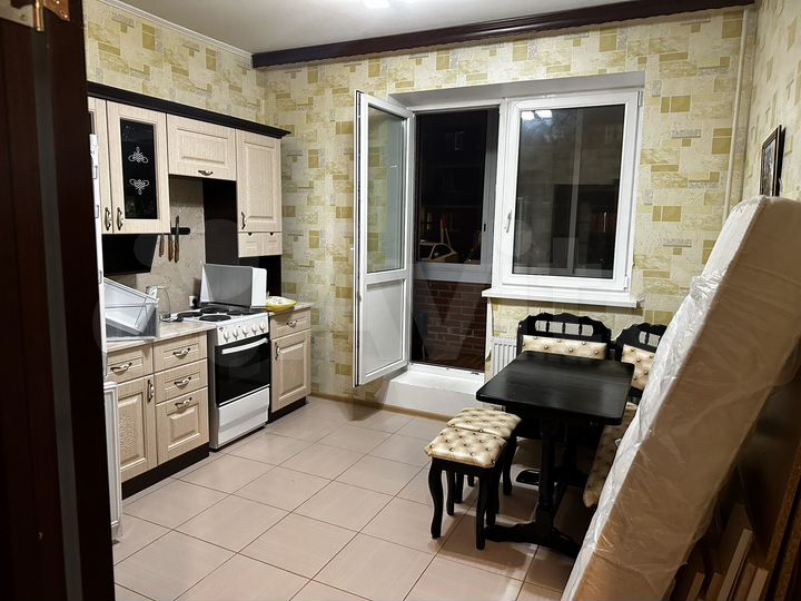 1-к. квартира, 37 м², 1/14 эт.