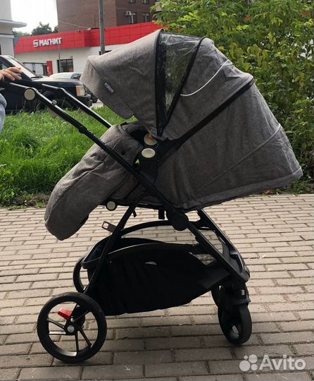 Прогулочная коляска новая