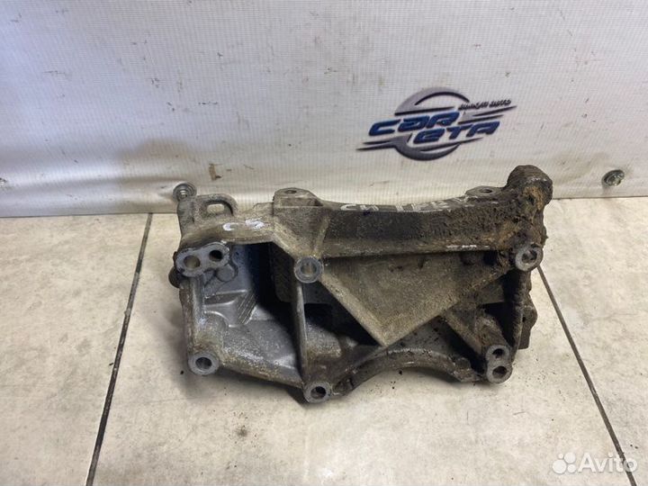 Кронштейн компрессора кондиционера Citroen C5