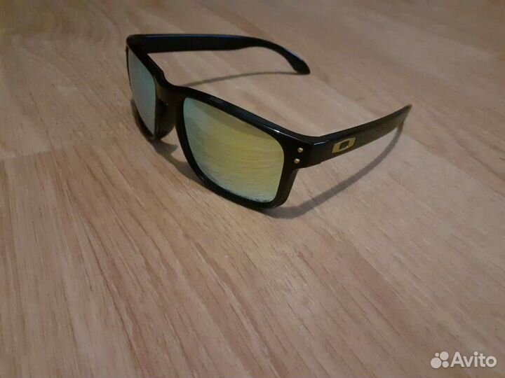 Солнцезащитные очки Oakley Holbrook