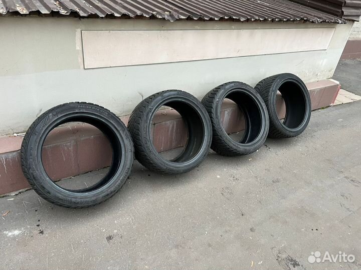Kumho WinterCraft WP71 245/40 R18 и 265/35 R18