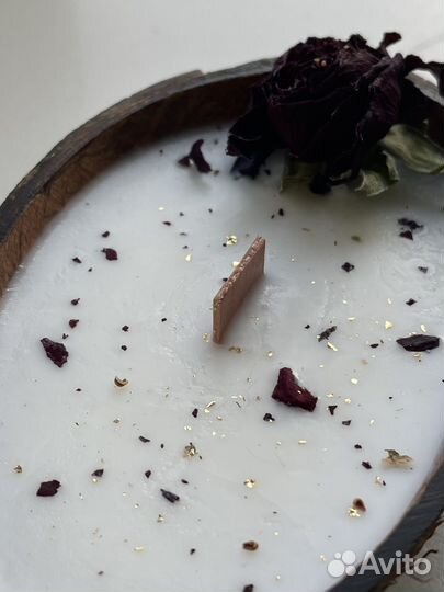 Ароматическая свеча в кокосе