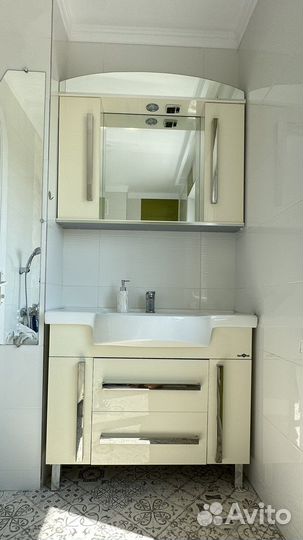 Набор для ванной тумба и навесной шкаф