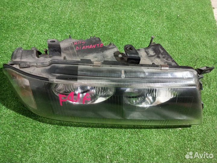 Фара галогеновая правая Mitsubishi Diamante F36A