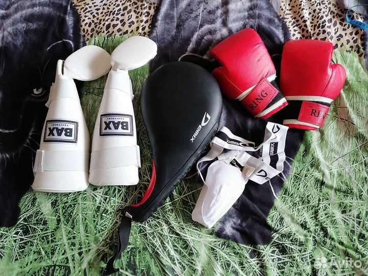 Лапа, щитки, боксёрские перчатки
