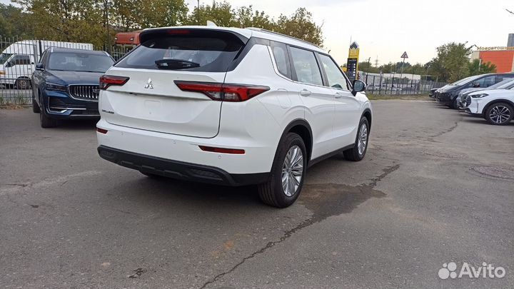 Mitsubishi Outlander 2.5 CVT, 2023