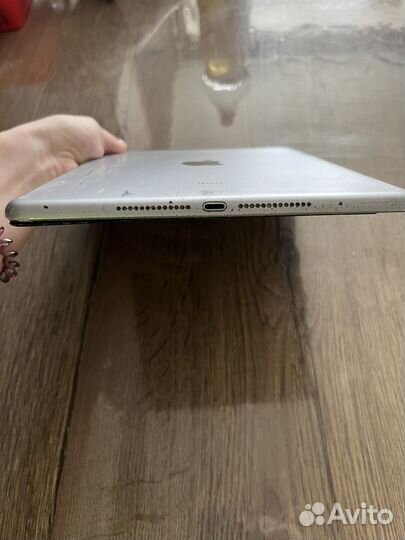 iPad (2017) model A1823