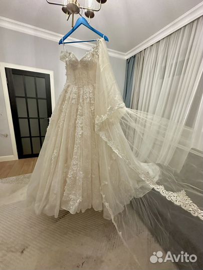 Свадебное платье 42 44 пышное со шлейфом