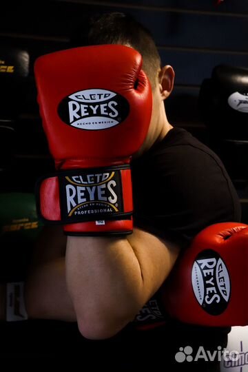 Боксерские перчатки Cleto Reyes Red