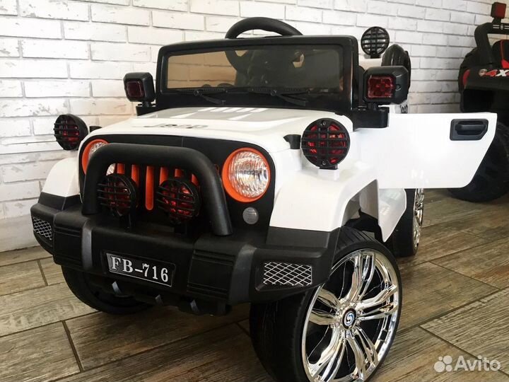 Электромобиль с пультом новый