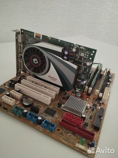 Материнская плата с процессором и памятью