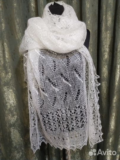 Пуховый палантин Ландыши