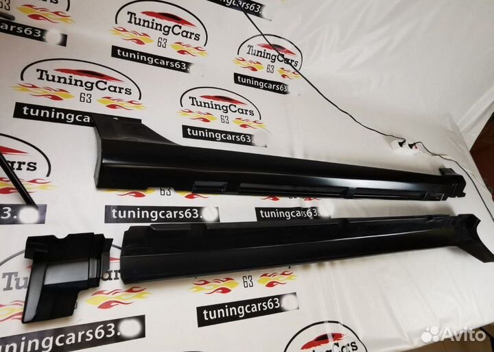 Пороги-накладки на Лада Веста (под окрас)