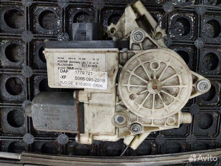 1779721 Моторчик стеклоподъемника левый Daf XF105