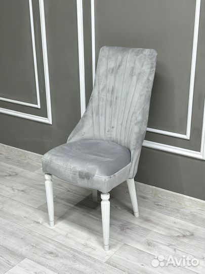 В наличии стол