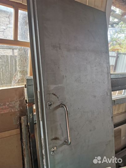 Дверь входная металлическая