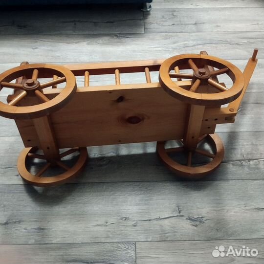 Деревянное тележка