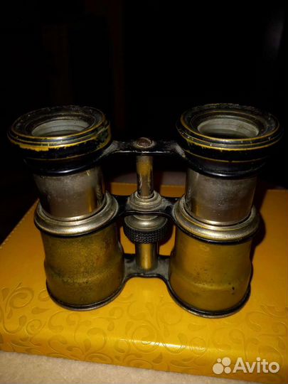 Антикварный бинокль Chevalier Paris