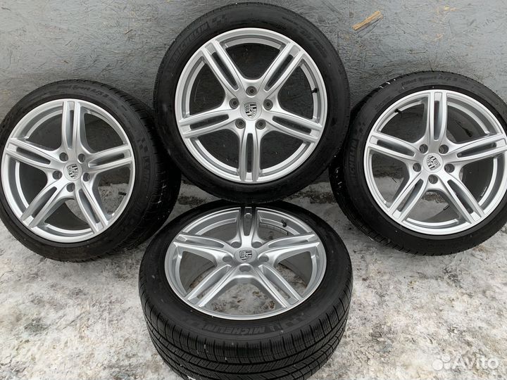 Оригинальные колеса на Porsche Panamera 971 R20