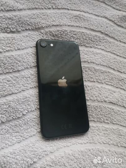 iPhone SE, 64 ГБ