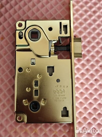 Дверной замок для комнатной двери