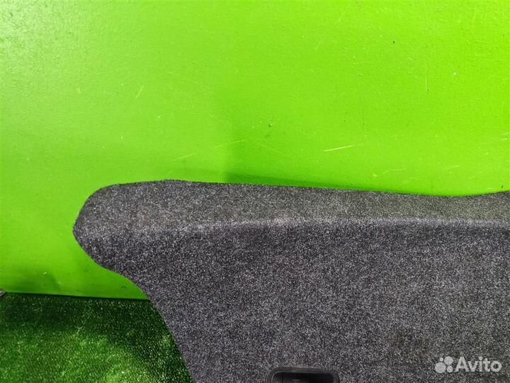 Обшивка крышки багажника Toyota Yaris P90 2010
