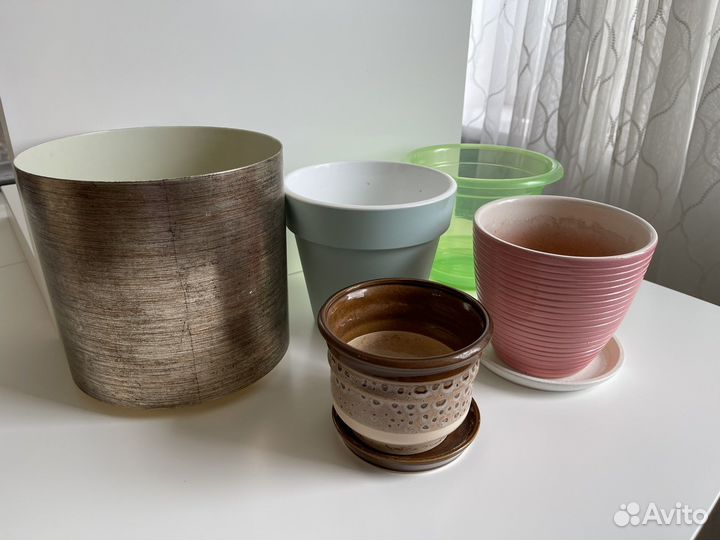 Цветочный горшок керамический, пластик