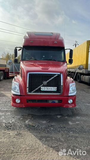 Volvo VNL 64T с полуприцепом, 2003