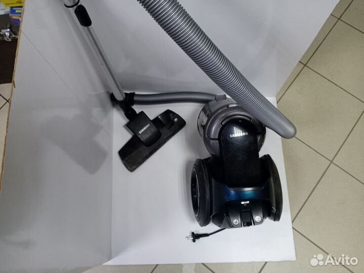 Пылесос с контейнером для пыли Samsung SC20F70HB